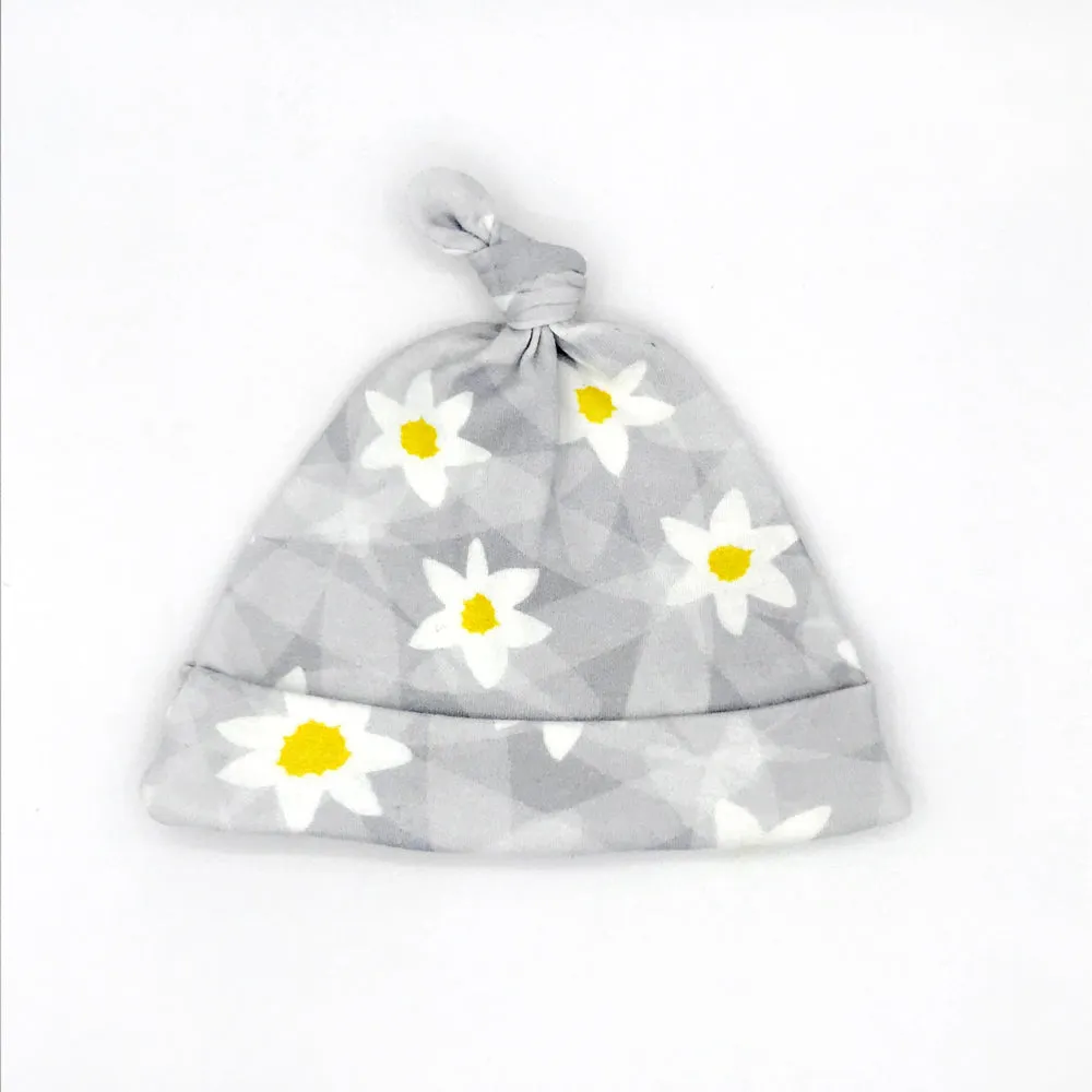 Lazy Daisy Newborn Hat & Blanket Baby Gift Set