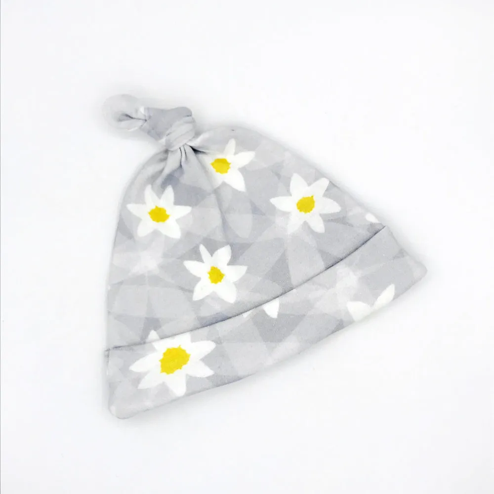 Lazy Daisy Newborn Hat & Blanket Baby Gift Set