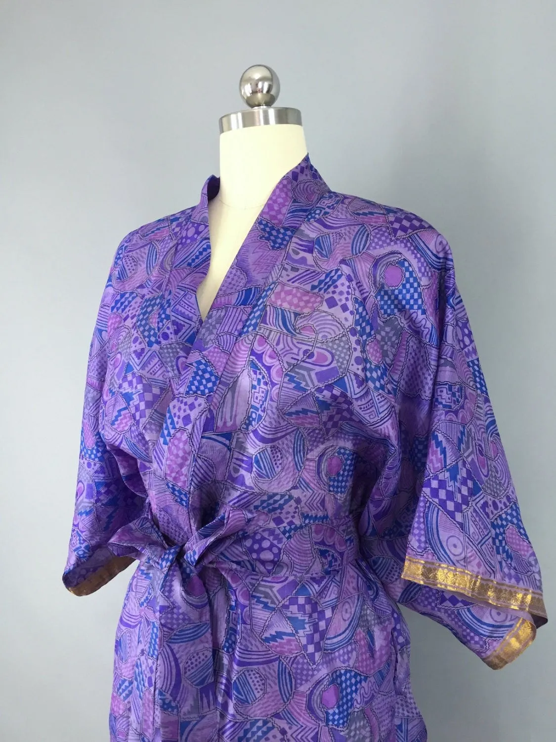 Silk Sari Robe / Silk Kimono Robe / Vintage Indian Sari / Lavender Purple