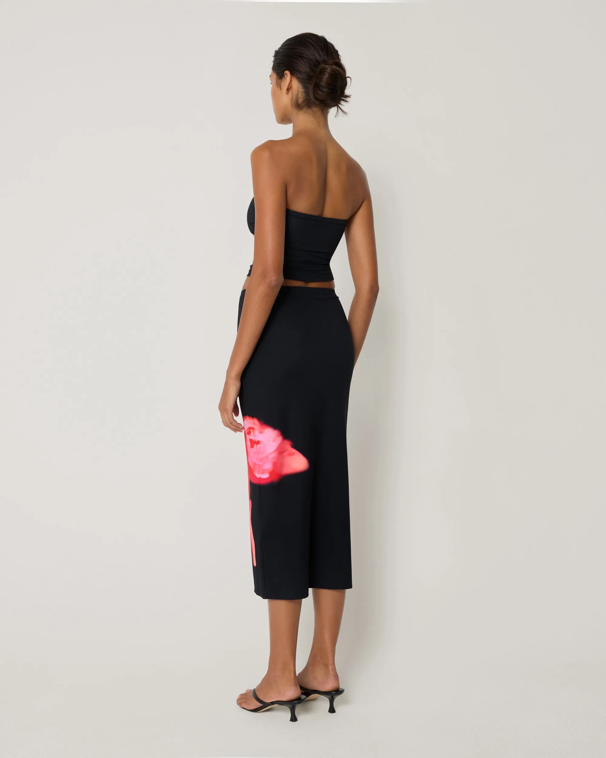 Smooth Stretch Midi Skirt | Black Peony